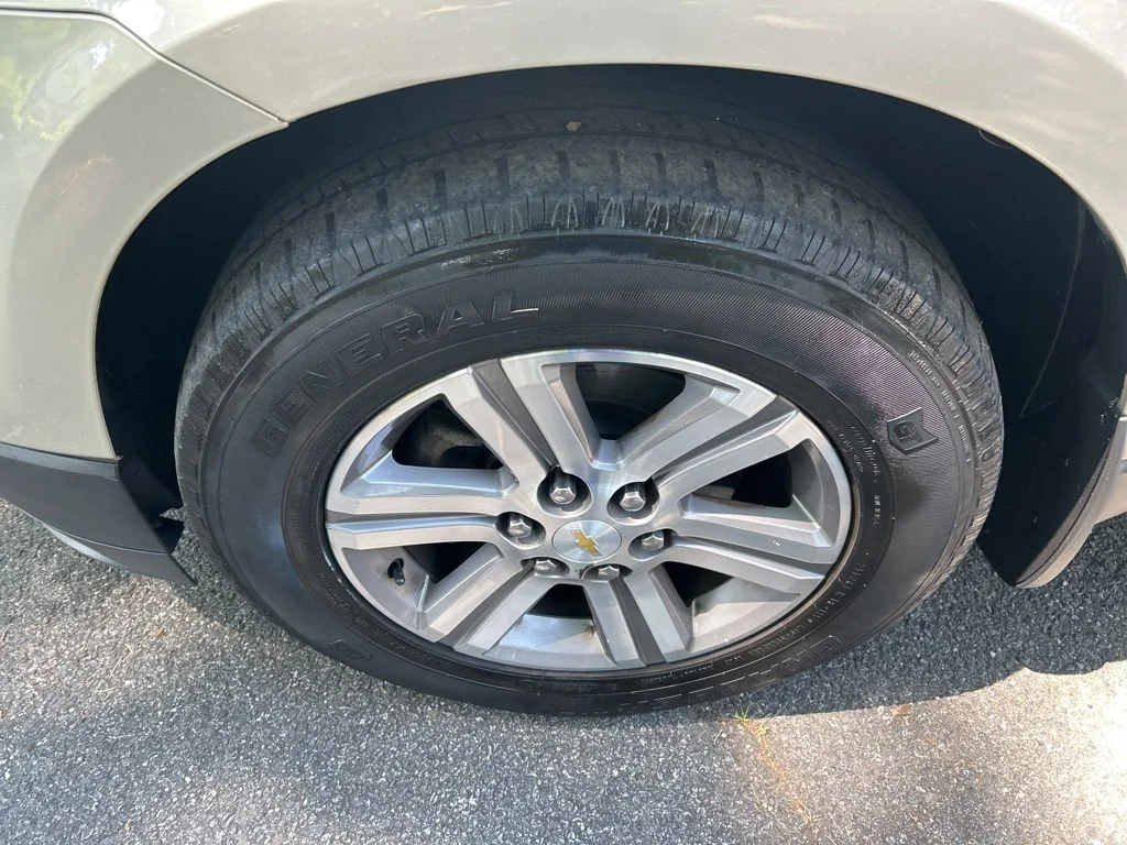 Used 2015 Gold Chevrolet LT image 12