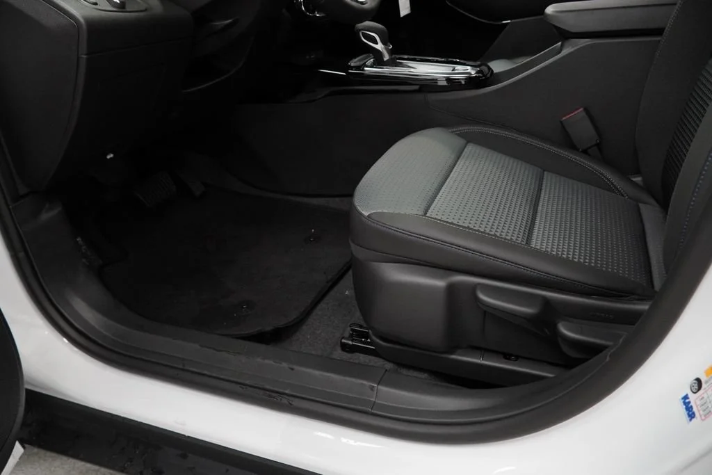 New 2026 Summit White Chevrolet LT image 22