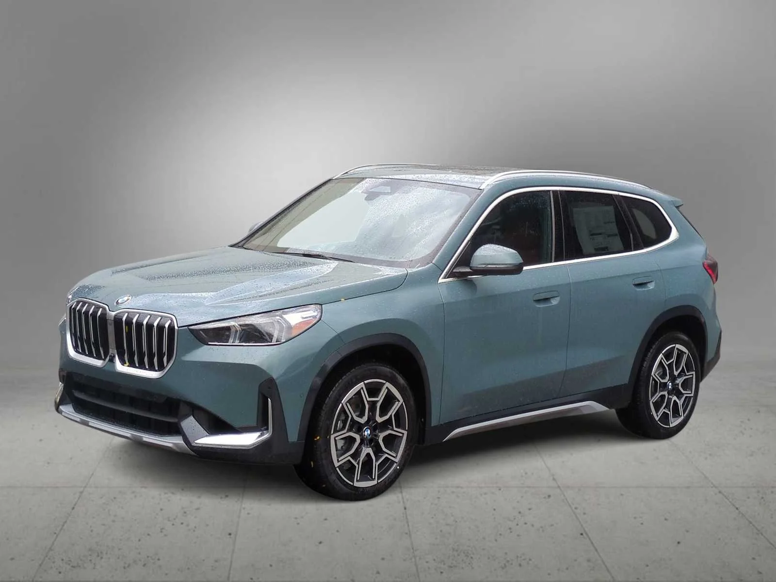 New 2026 Cape York Green Metallic BMW xDrive28i image 4