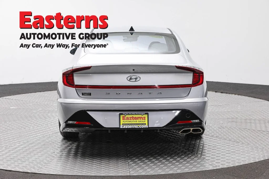 Used 2023 Silver Hyundai SEL image 6