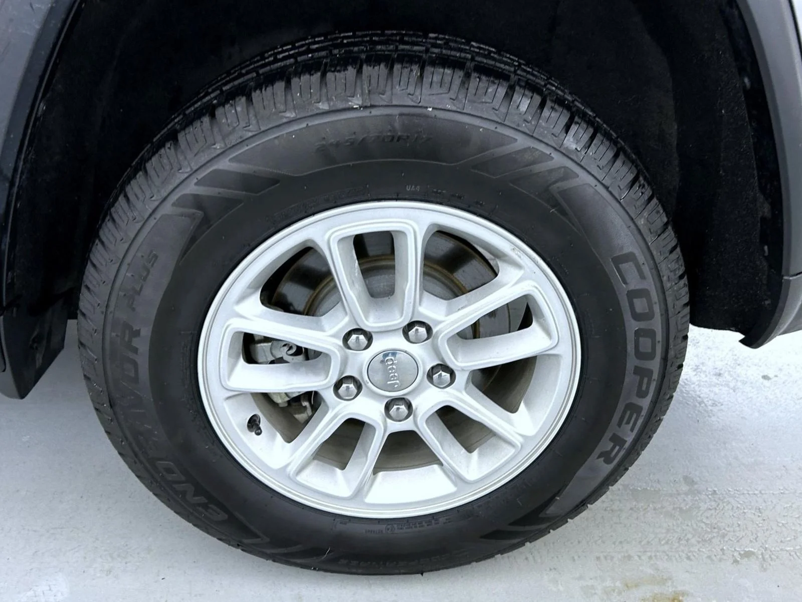 Used 2019 Silver Jeep Laredo E image 23