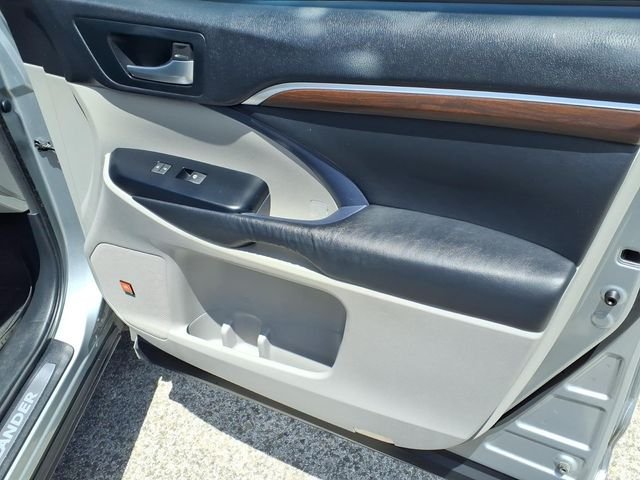 Used 2015 Silver Toyota Limited image 10