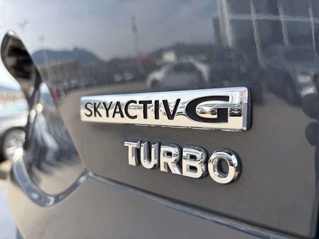 Used 2024  Mazda Signature AWD at Top of the Line. Turbo! Finance a image 10