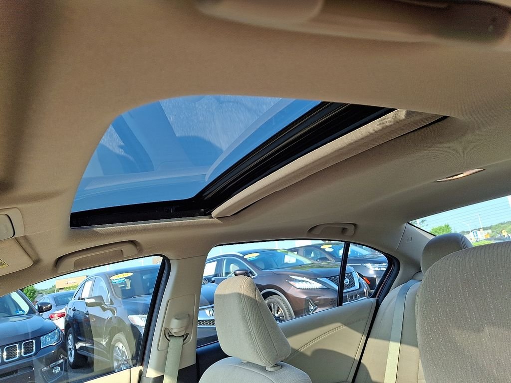 Used 2014 Red Honda EX image 15