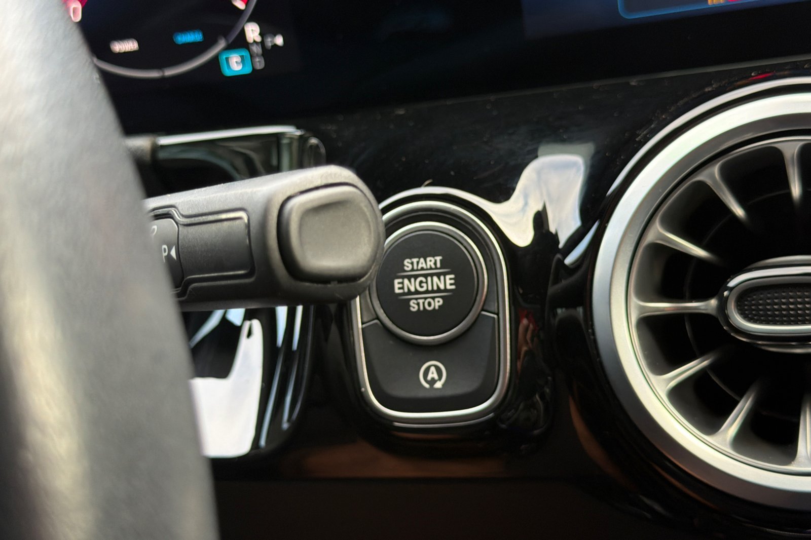 Certified Used 2025 Black Mercedes-Benz GLA 250 image 20