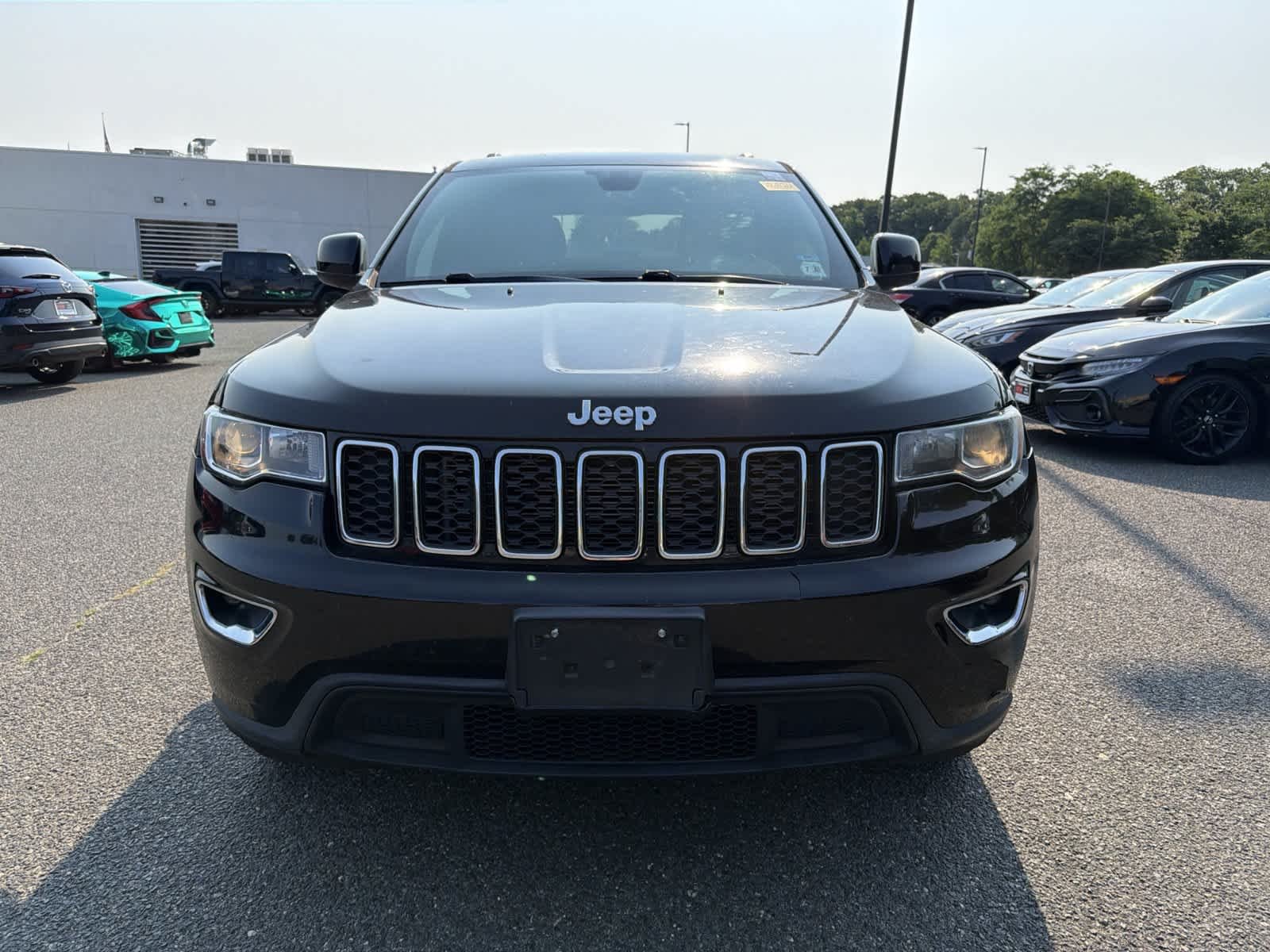 Used 2018 Diamond Black Crystal Pearlcoat Jeep Laredo E image 8
