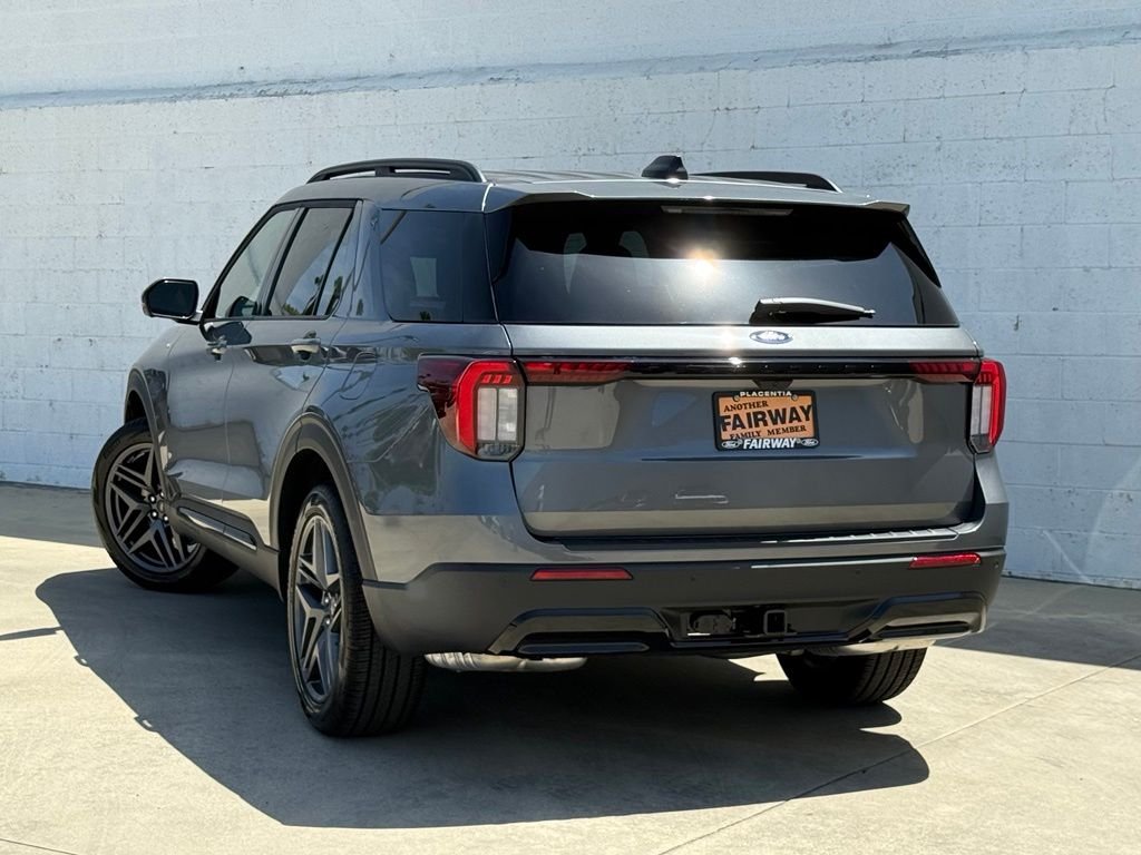 New 2026 Carbonized Gray Metallic Ford ST-Line image 4