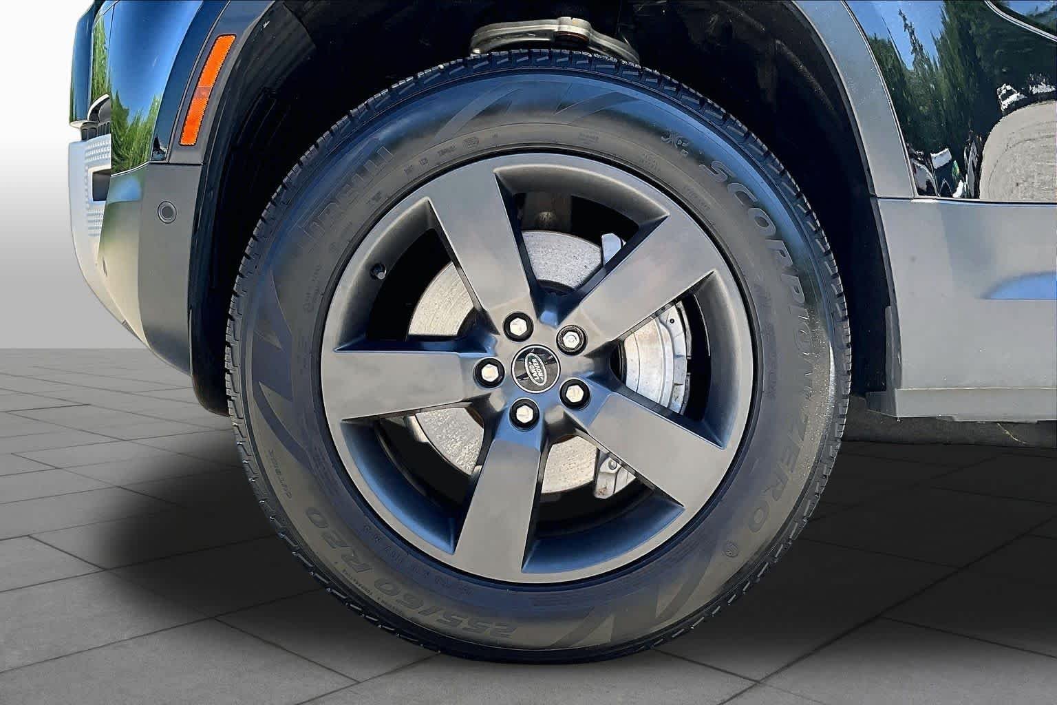 Used 2023 Santorini Black Metallic Land Rover SE image 11