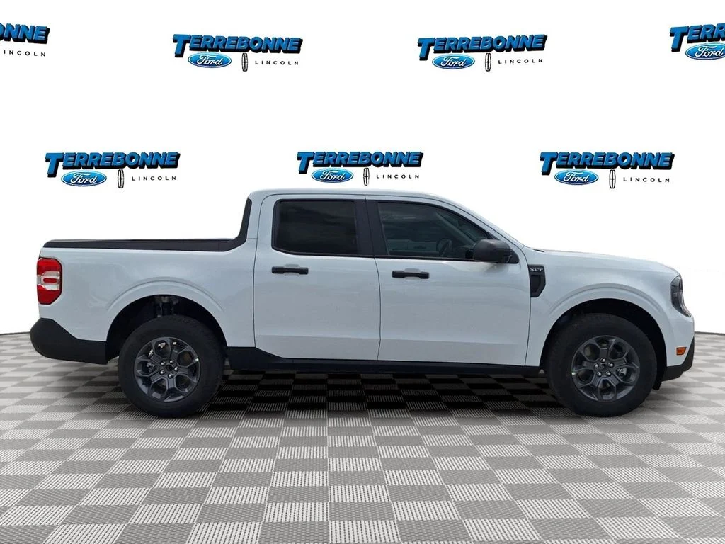 New 2026 Oxford White Ford XLT image 4