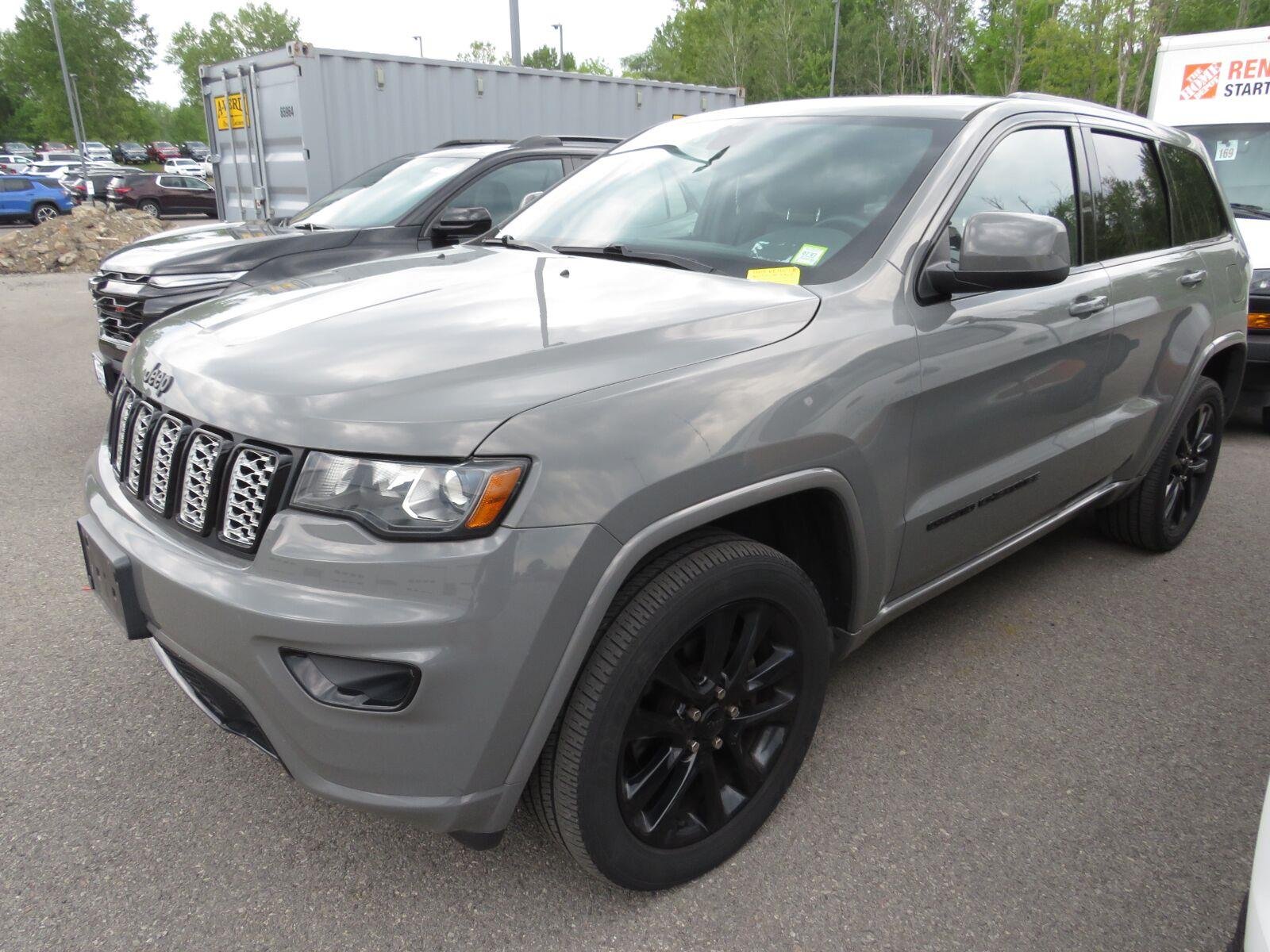 Used 2020 Sting-Gray Clearcoat Jeep Altitude image 7
