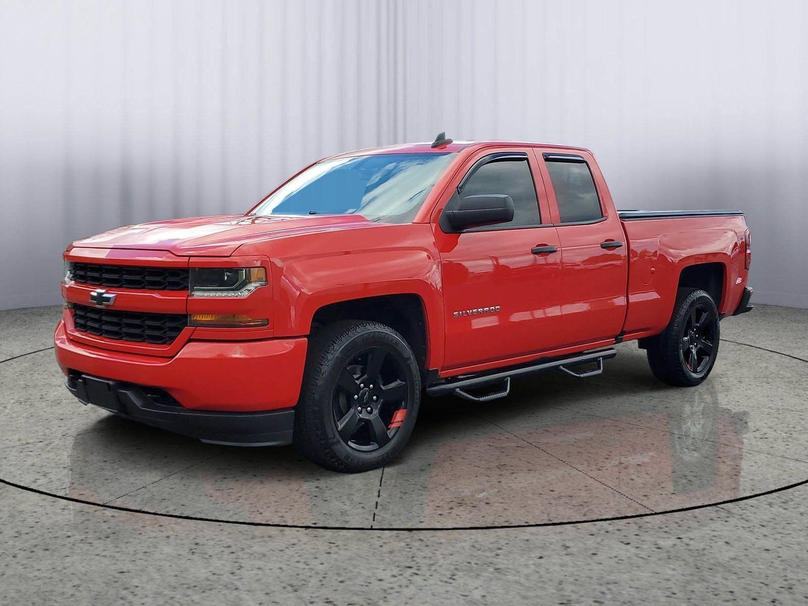 Used 2018 Red Chevrolet Custom image 2