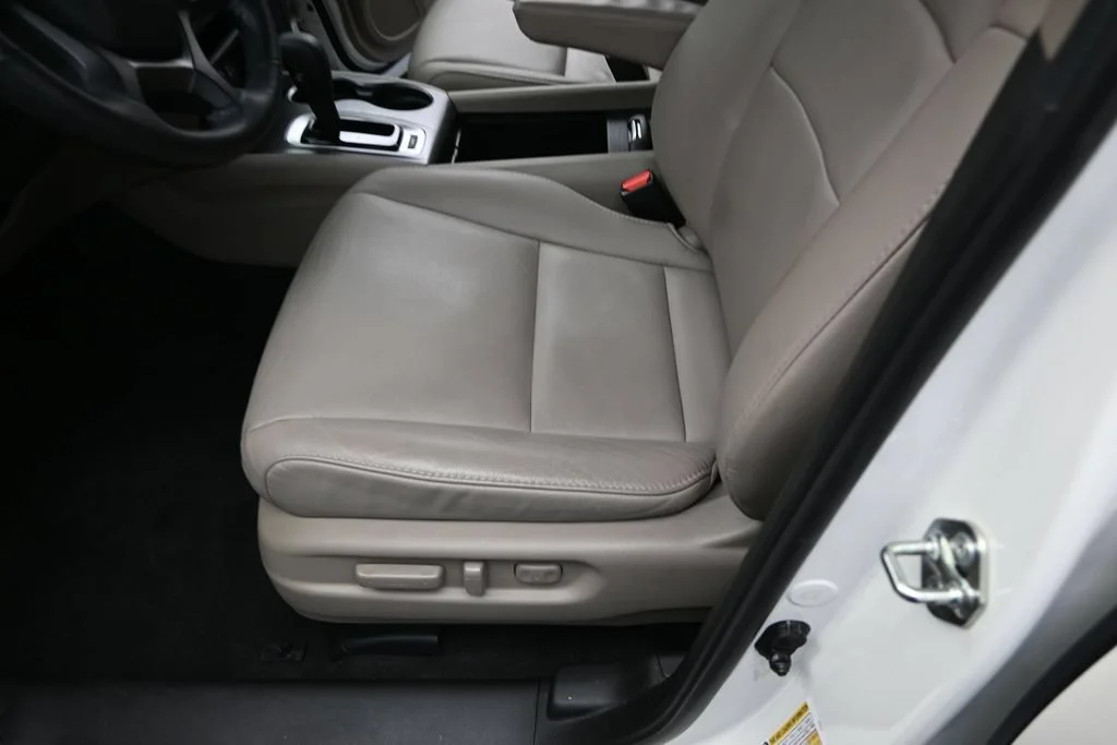 Used 2019 White Diamond Pearl Honda EX-L image 15