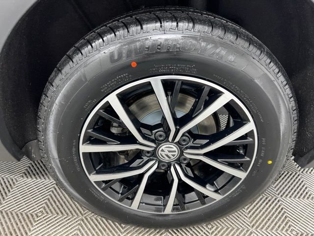Used 2021 Gray Volkswagen 2.0T SE image 10