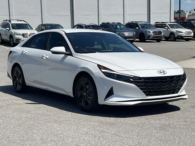 Used 2023 White Hyundai Blue image 15