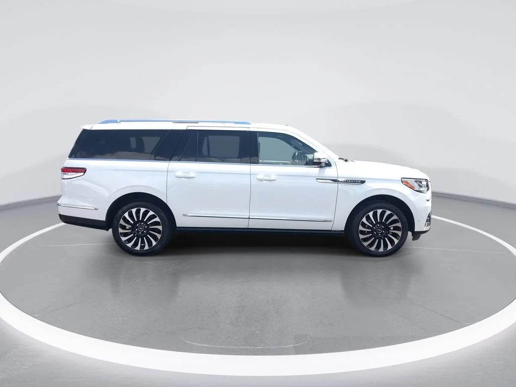 Used 2022 White Lincoln Black Label image 9