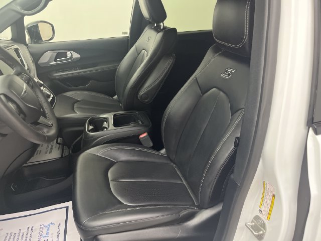 Used 2024 White Chrysler Select S Appearance image 12