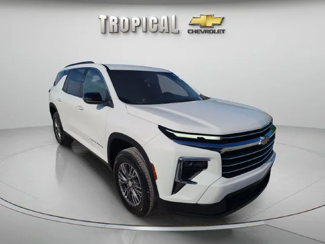 Used 2025 Summit White Chevrolet LT image 7