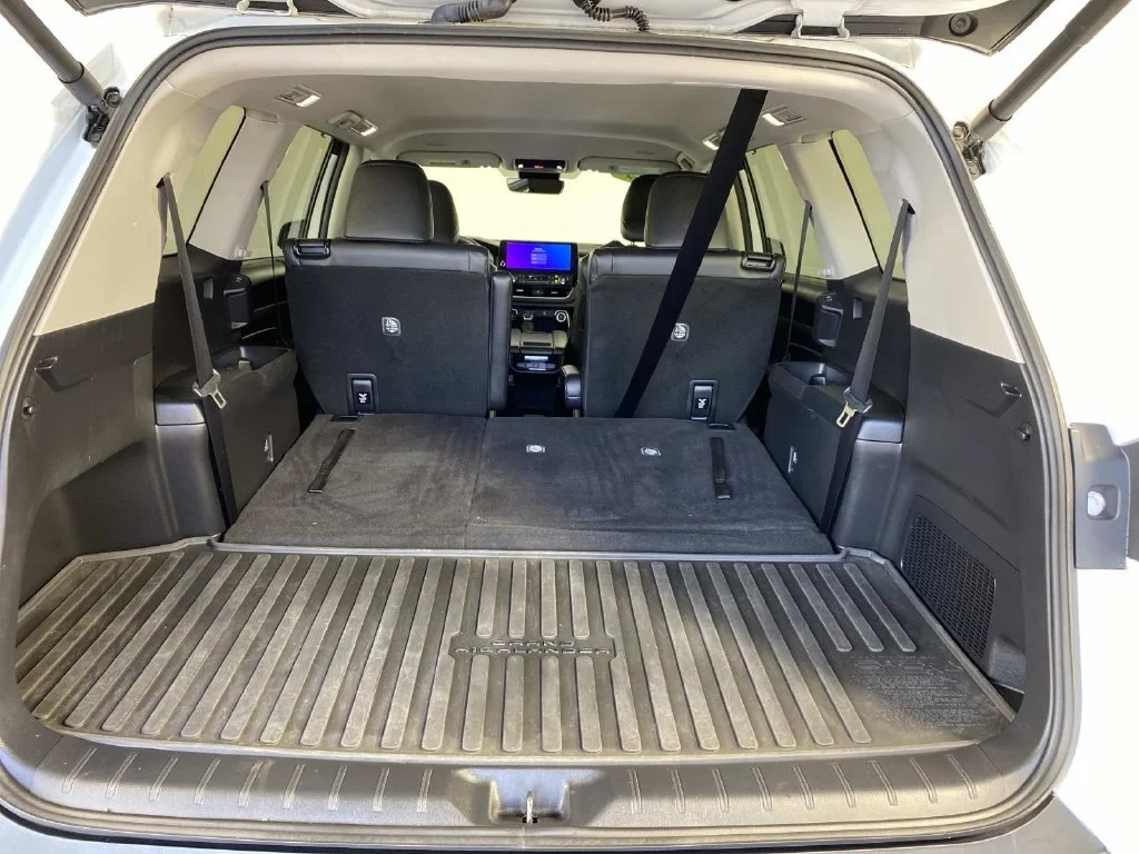 Used 2024 Pearl Toyota XLE image 8