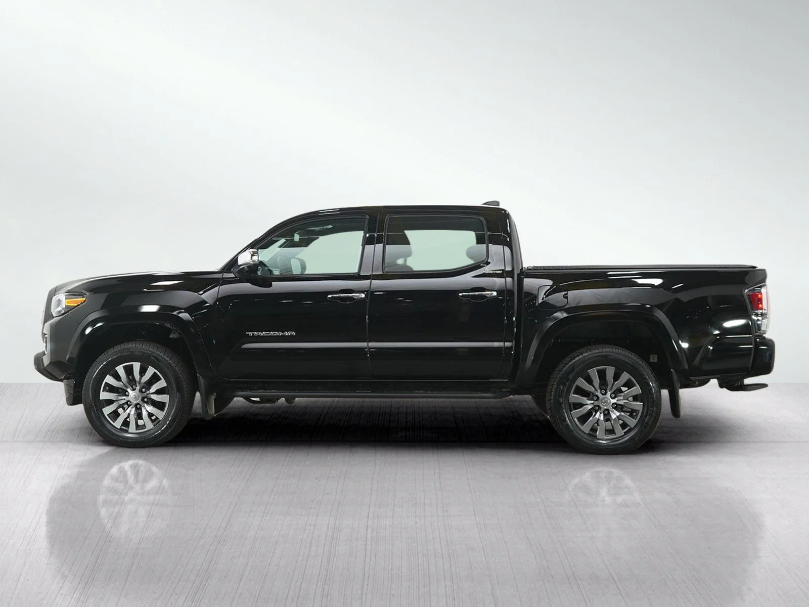 Used 2023 Toyota Tacoma Limited with VIN 3TMGZ5ANXPM622432 for sale in Burnsville, Minnesota