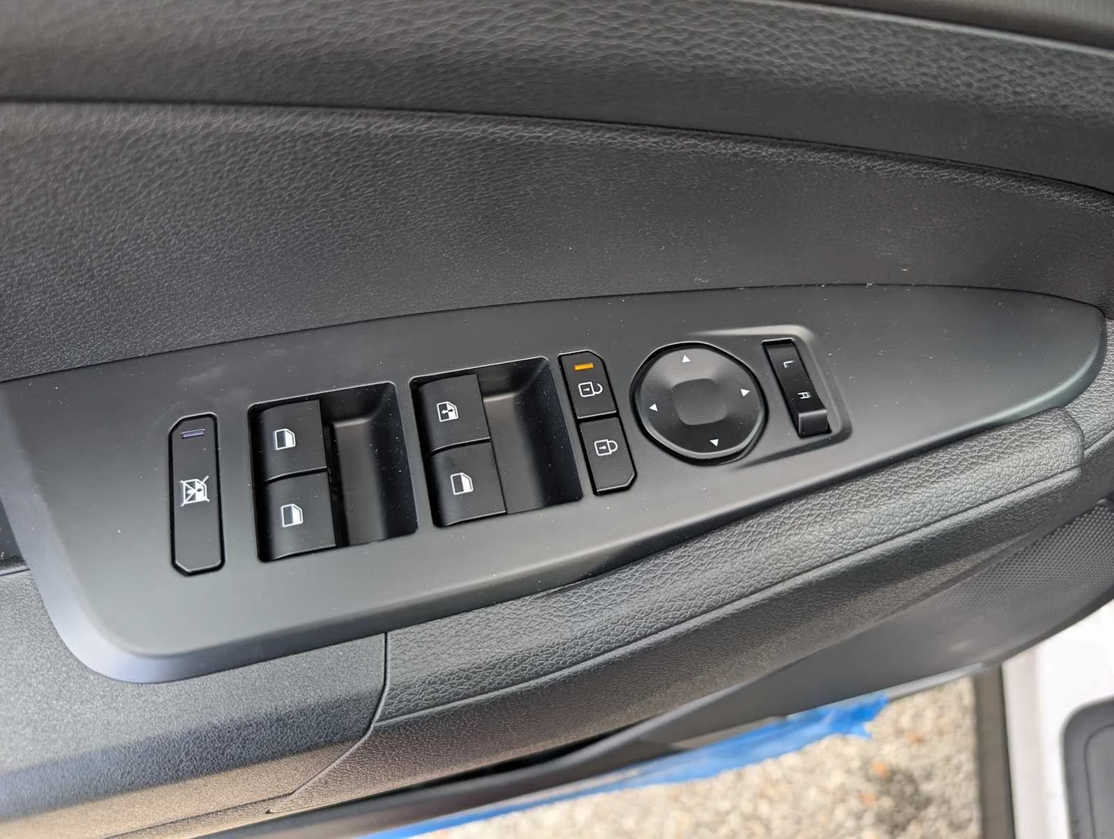 New 2026 Glacial White Pearl Kia LX image 30