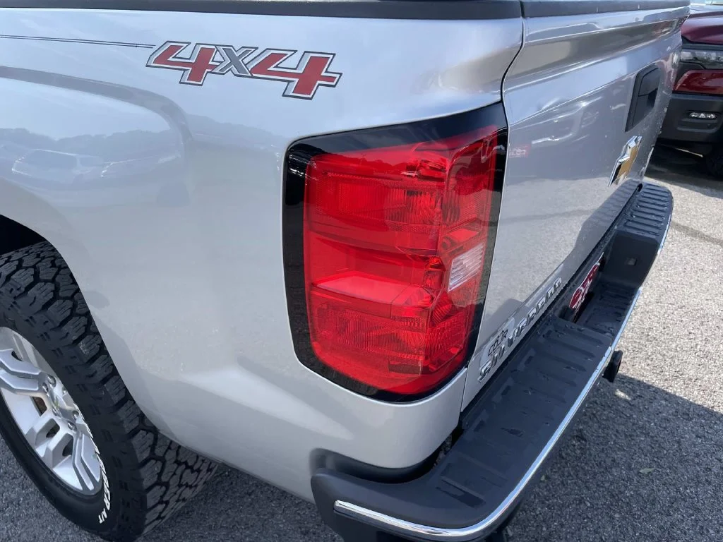 Used 2015 Silver Chevrolet LT image 19