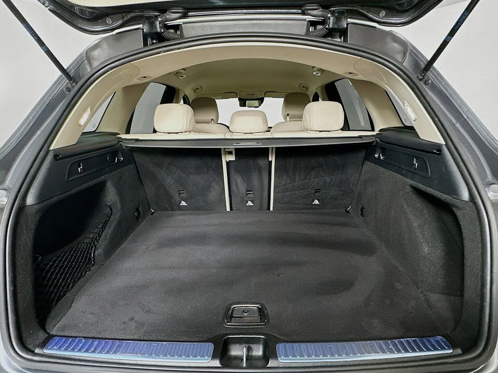 Used 2022 Gray Mercedes-Benz GLC 300 image 25