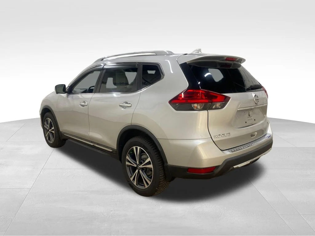 Used 2017 Silver Nissan SL image 2