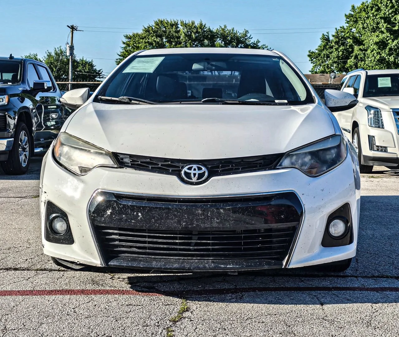 Used 2016 White Toyota L image 1