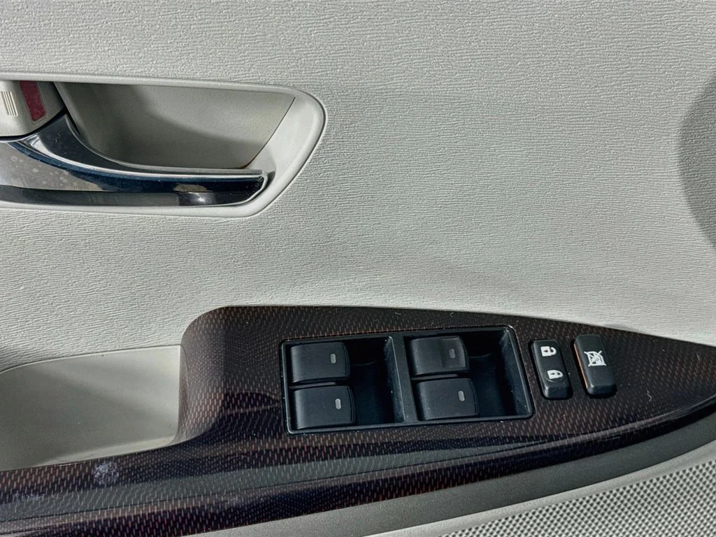 Used 2010 Silver Toyota Base image 19