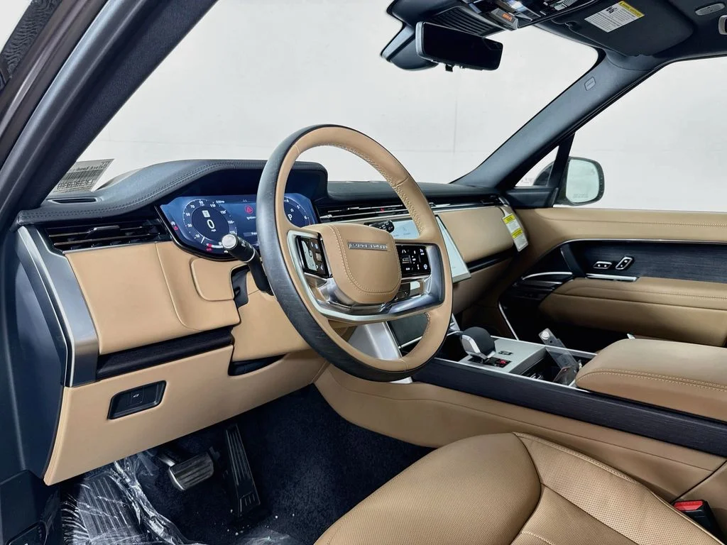 New 2026 Tourmaline Brown in Satin finish Land Rover SE image 9
