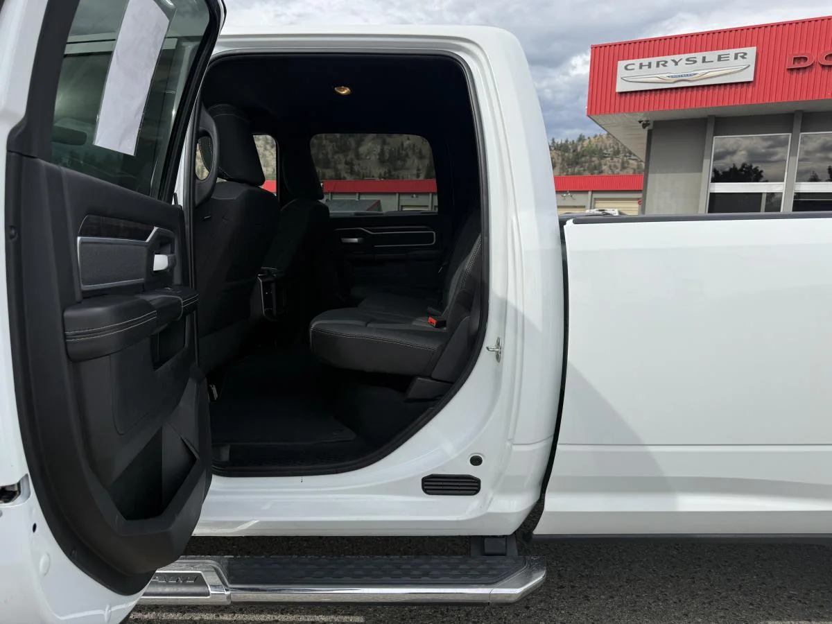 Used 2023 White RAM Big Horn image 17