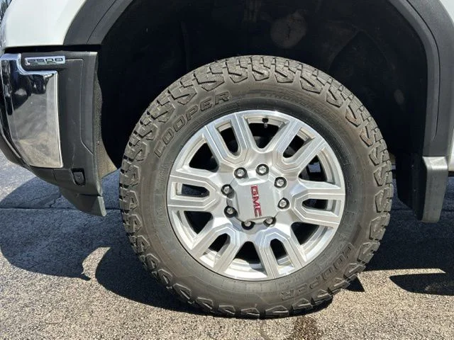Used 2024 White GMC SLT image 15