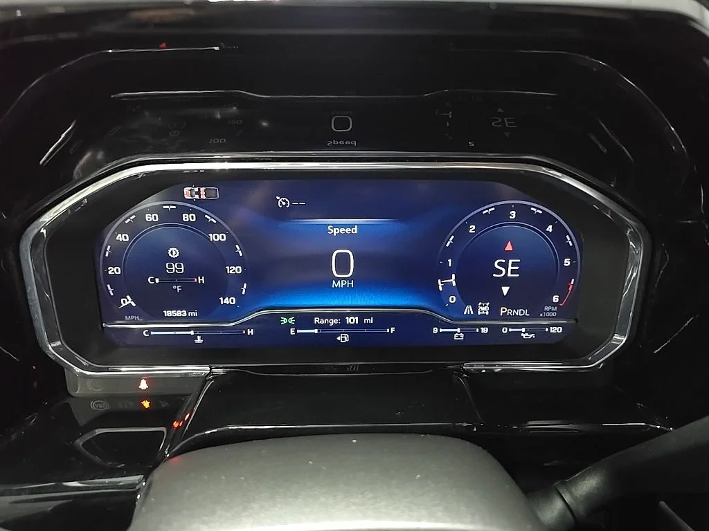 Used 2025 White Chevrolet LT image 21
