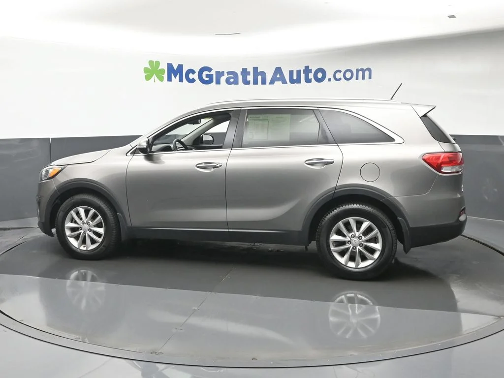Used 2016 Silver Kia LX image 23