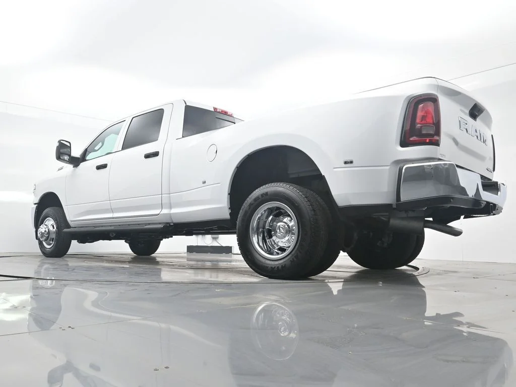 New 2026 Bright White Clear-Coat Exterior Paint RAM Tradesman image 39
