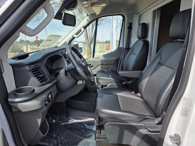 New 2025 Oxford White Ford Cutaway image 8