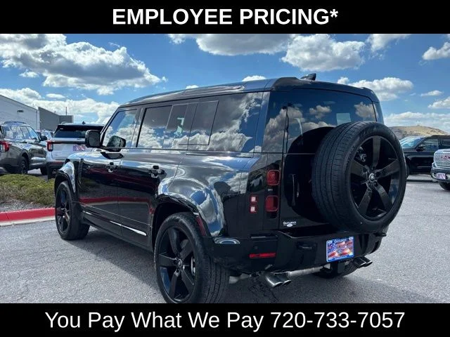 Used 2025 Black Land Rover X-Dynamic SE image 3