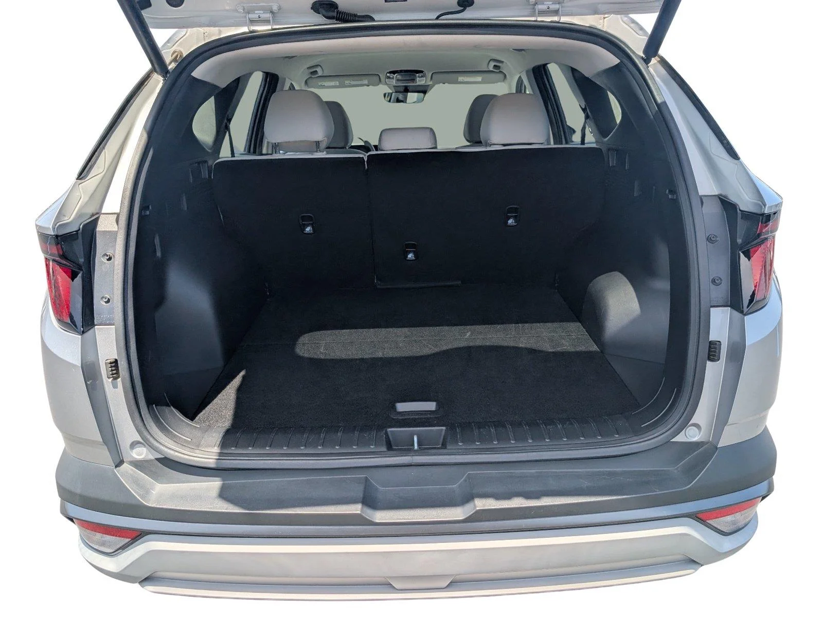 Used 2025 Shimmering Silver Hyundai SEL image 34