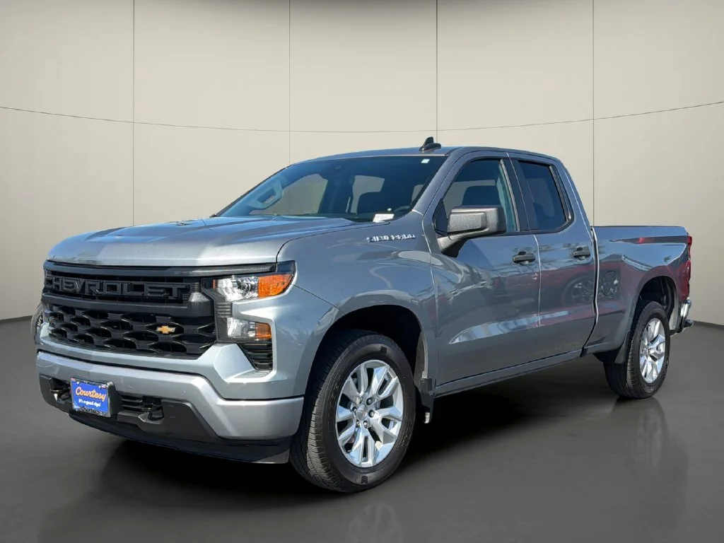 Used 2023 STERLING GRAY METALLIC Chevrolet Custom image 3