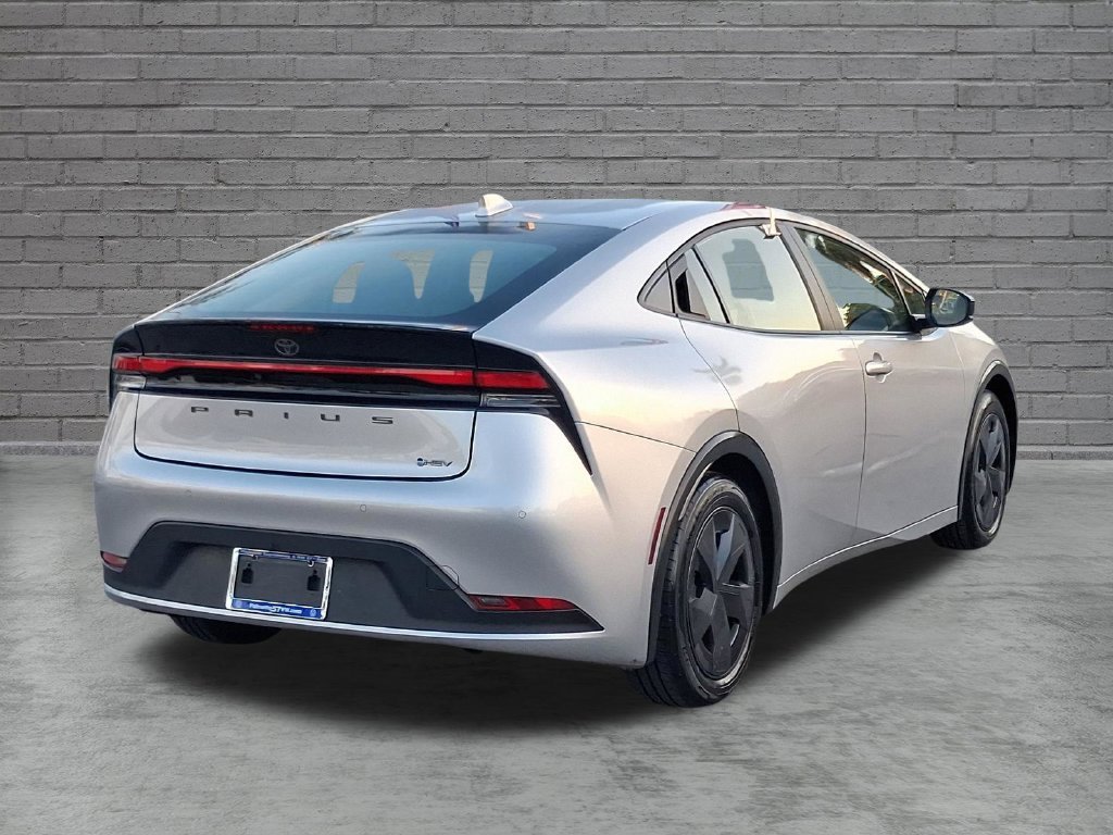 Used 2025  Toyota LE image 9