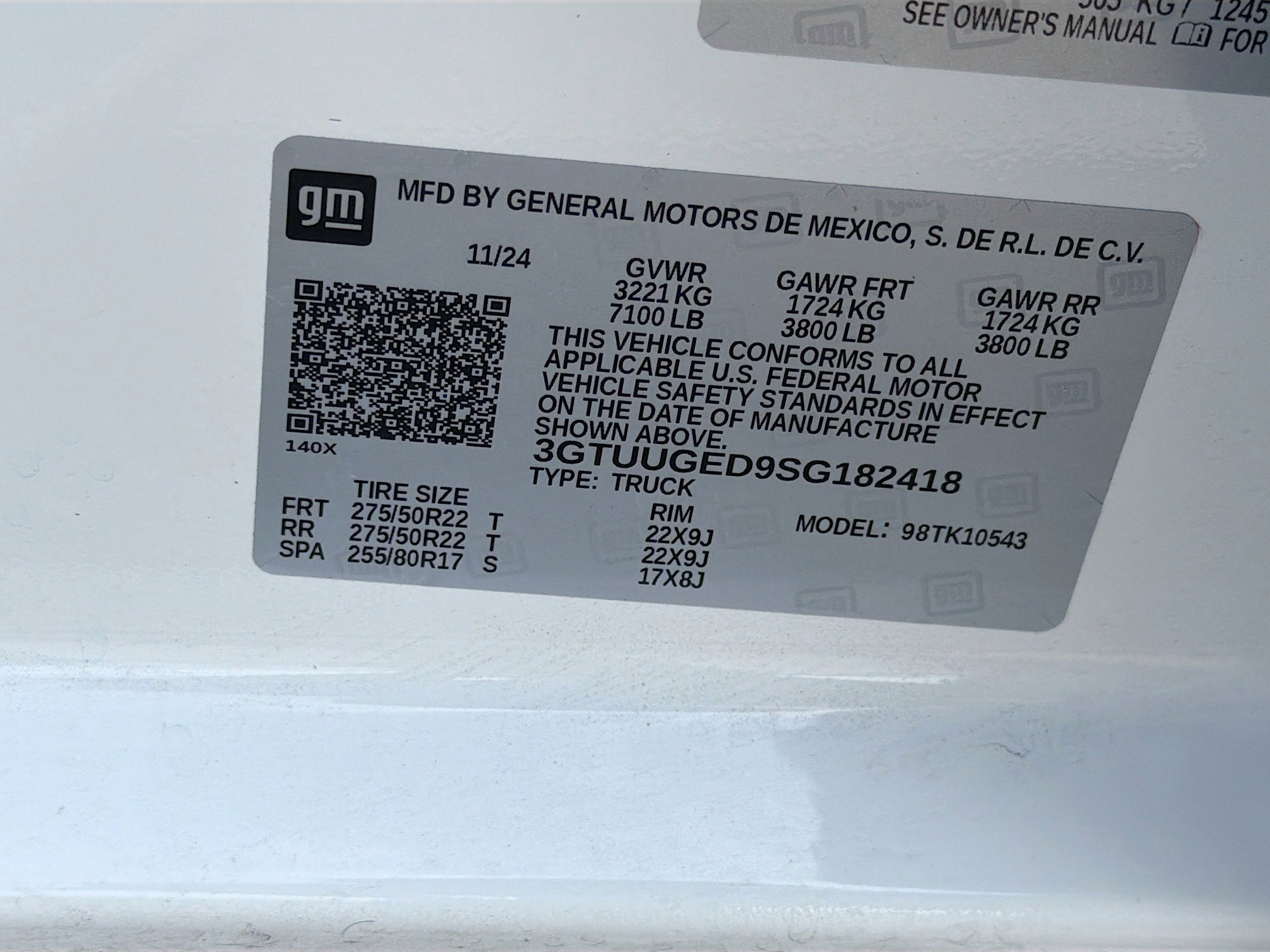 Used 2025 White Frost Tricoat GMC Denali image 43