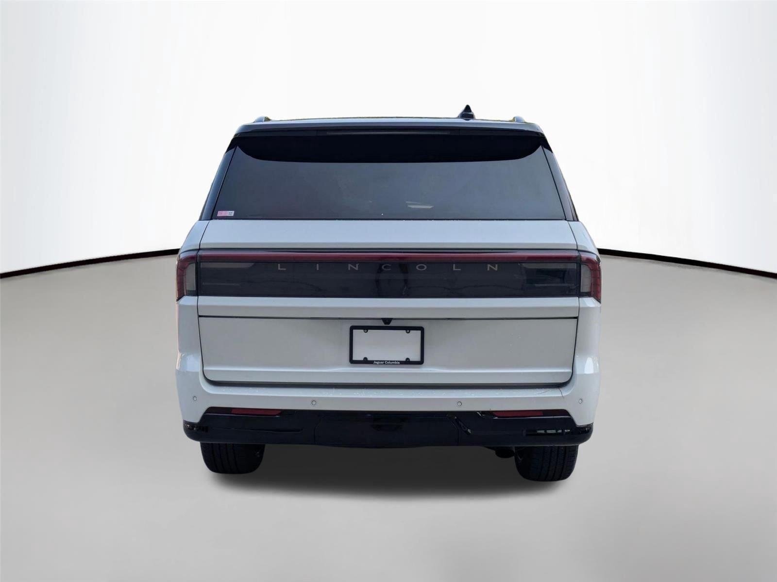 Used 2025 Pristine White Metallic Tri-Coat Lincoln Black Label image 6
