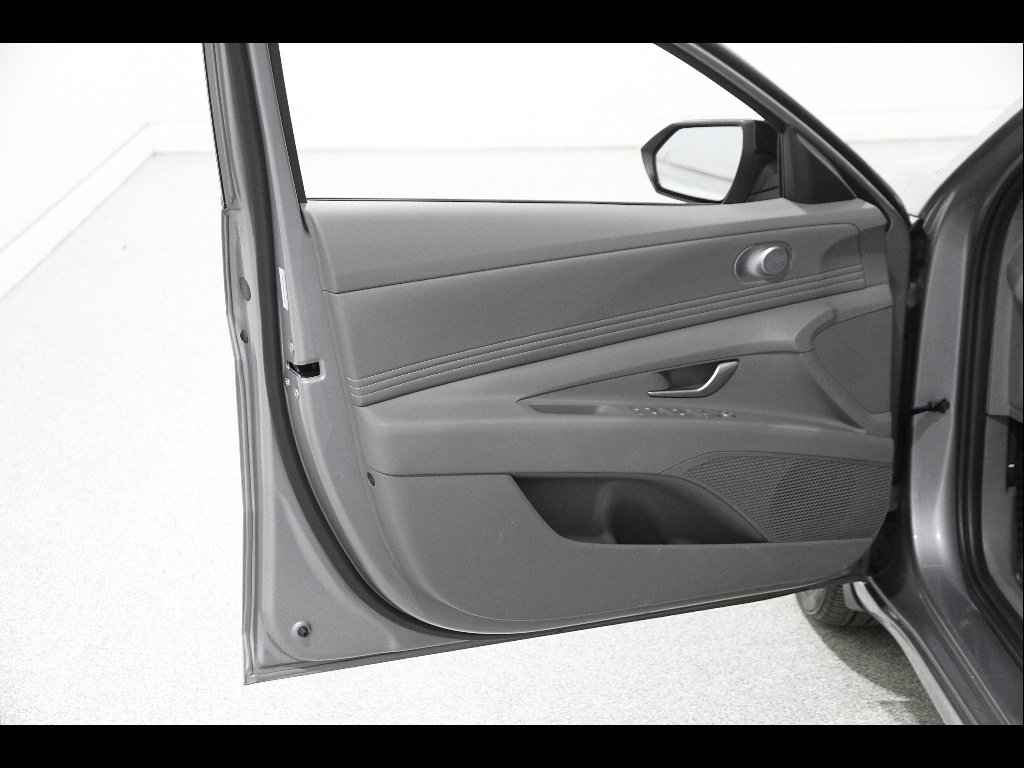 2025 Hyundai Elantra SEL - Photo 4