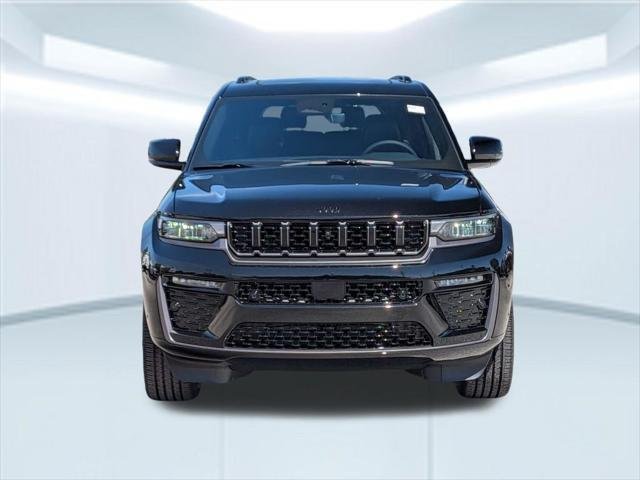 New 2026 Diamond Black Crystal Pearlcoat Jeep Limited image 11