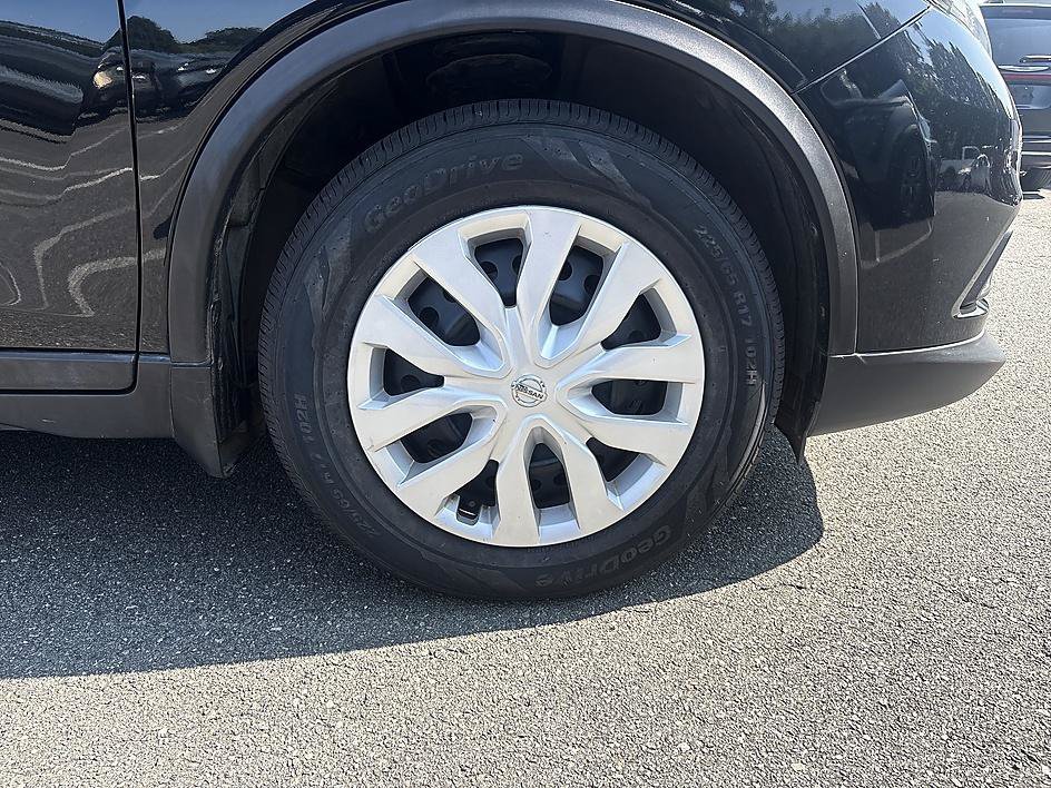 Used 2016 Magnetic Black Nissan S image 7