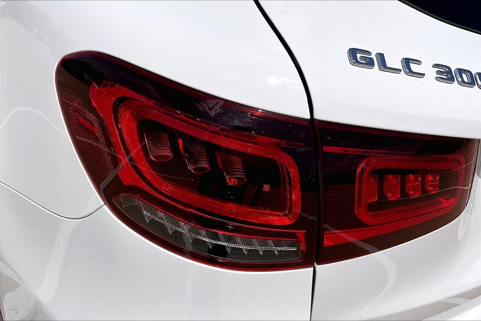 Used 2022 Polar White Mercedes-Benz GLC 300 image 28