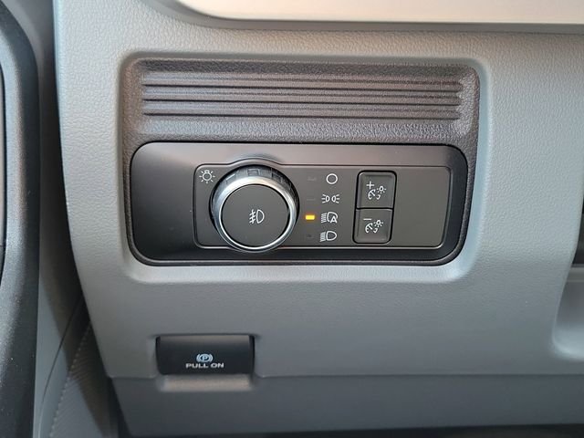New 2026 Oxford White Ford F-550® XL image 13