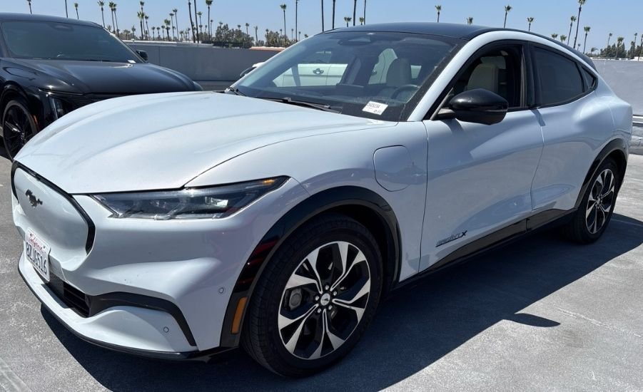 2021 Ford Mustang-Mach-e Premium's photo