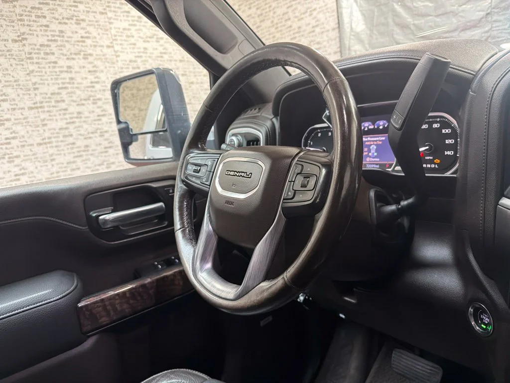 Used 2020 White Frost Tricoat GMC Denali image 33