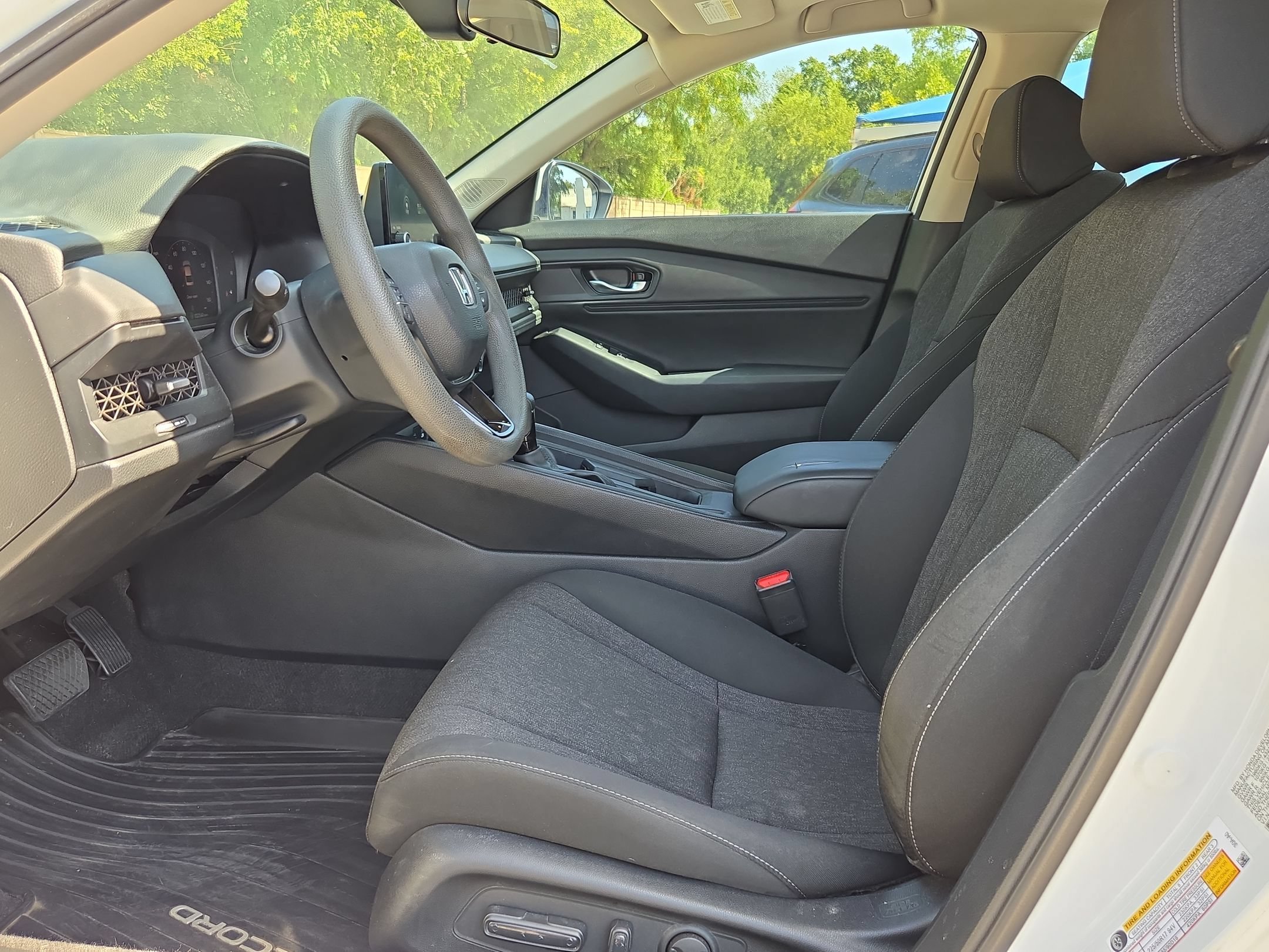 Used 2024 Platinum White Pearl Honda EX image 9